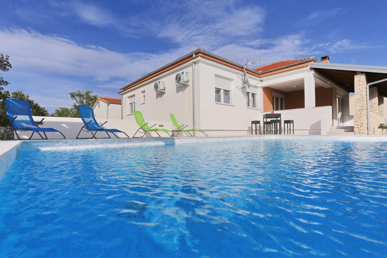 Holidayhouse Alirio With Heated Pool. Vrsi Exterior foto