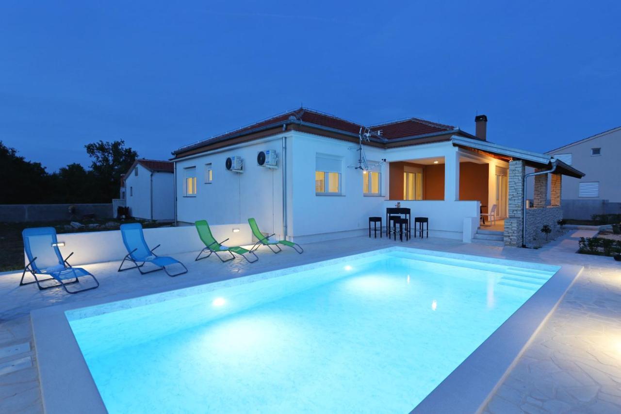 Holidayhouse Alirio With Heated Pool. Vrsi Exterior foto