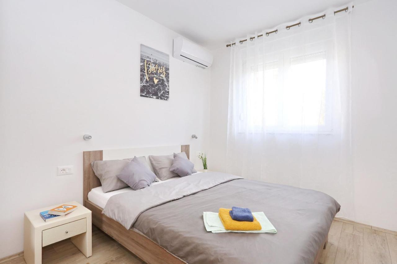 Holidayhouse Alirio With Heated Pool. Vrsi Exterior foto