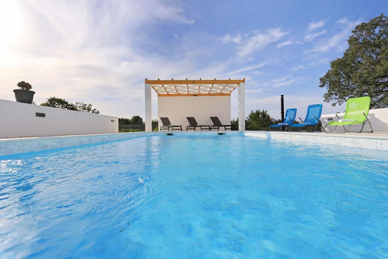 Holidayhouse Alirio With Heated Pool. Vrsi Exterior foto