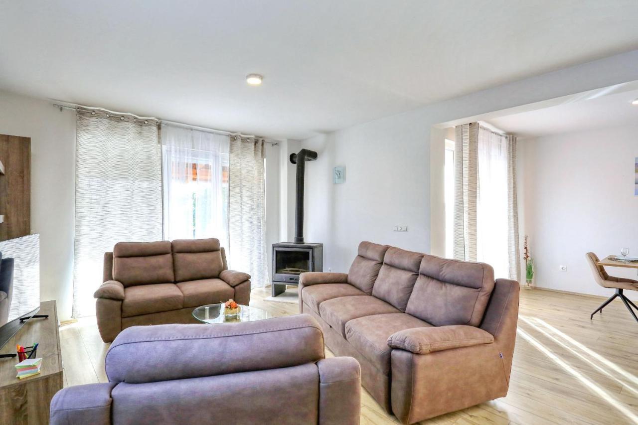 Holidayhouse Alirio With Heated Pool. Vrsi Exterior foto