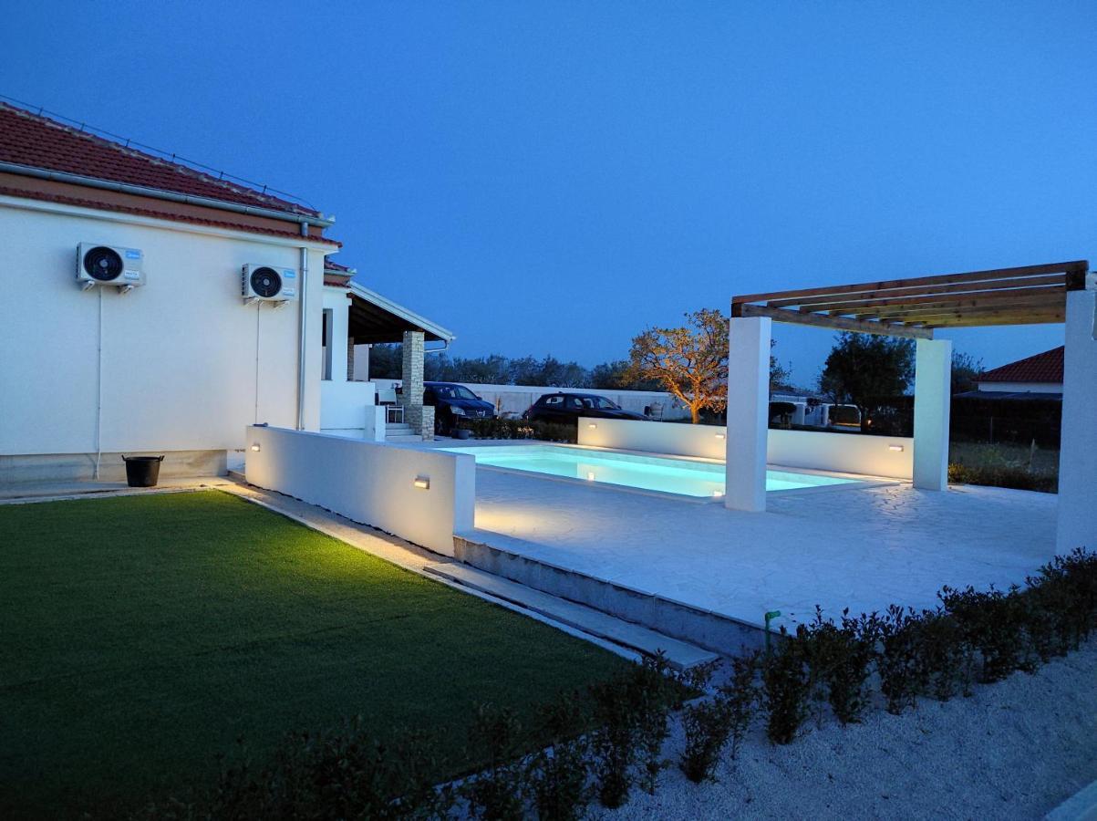 Holidayhouse Alirio With Heated Pool. Vrsi Exterior foto