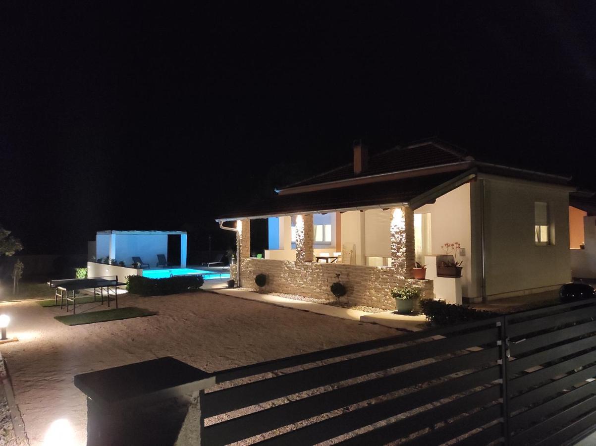 Holidayhouse Alirio With Heated Pool. Vrsi Exterior foto