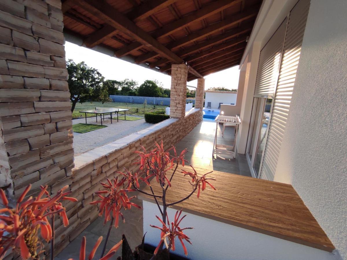 Holidayhouse Alirio With Heated Pool. Vrsi Exterior foto