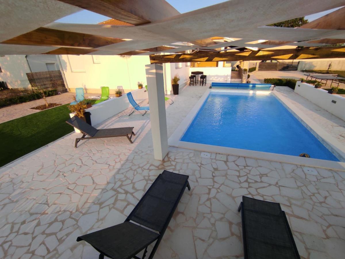 Holidayhouse Alirio With Heated Pool. Vrsi Exterior foto