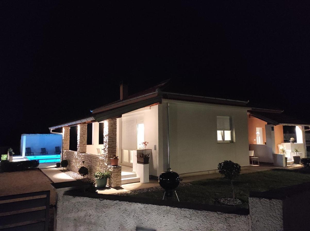 Holidayhouse Alirio With Heated Pool. Vrsi Exterior foto