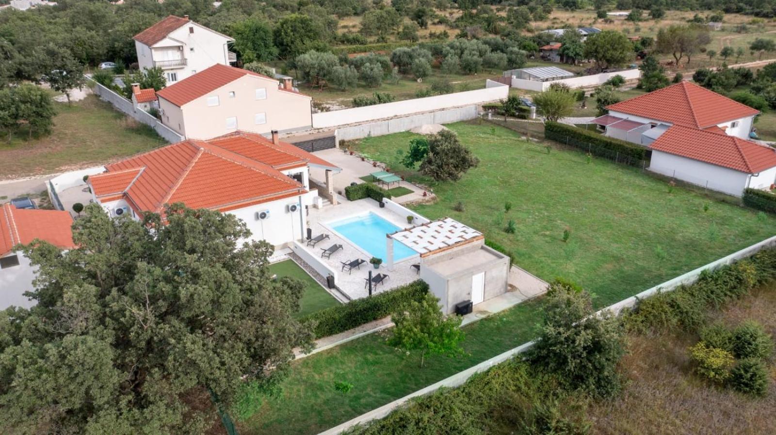 Holidayhouse Alirio With Heated Pool. Vrsi Exterior foto